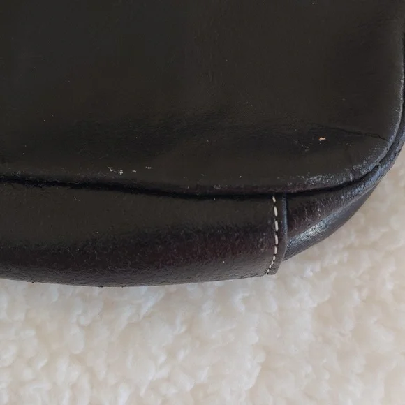 Wilson's Leather Maxima Black Leather Purse/Bag - Picture 2 of 12